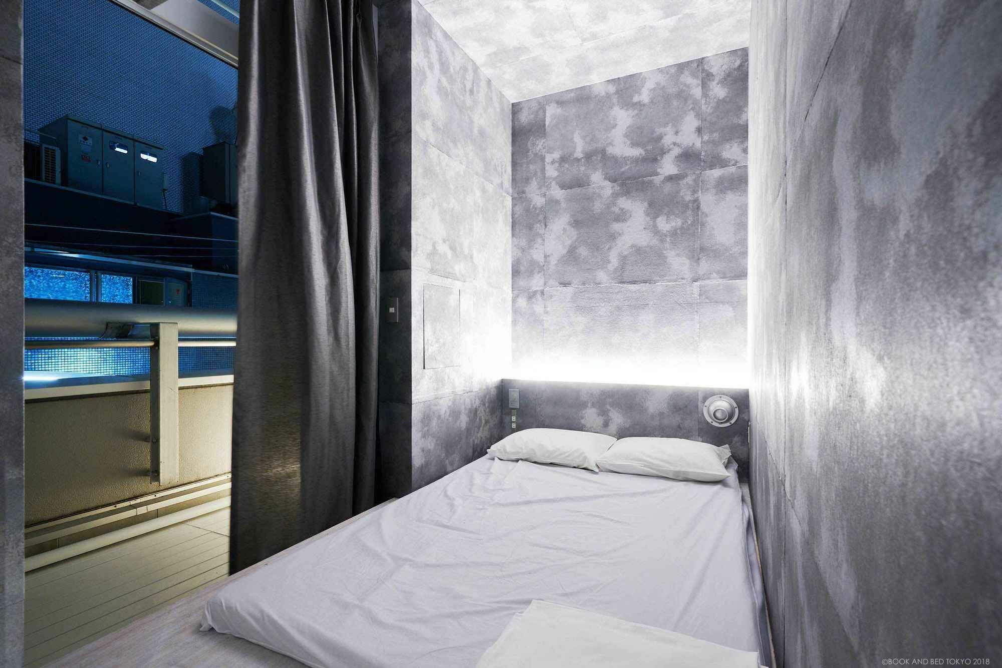 Book And Bed Tokyo Shinsaibashi Hostel Osaka Ngoại thất bức ảnh