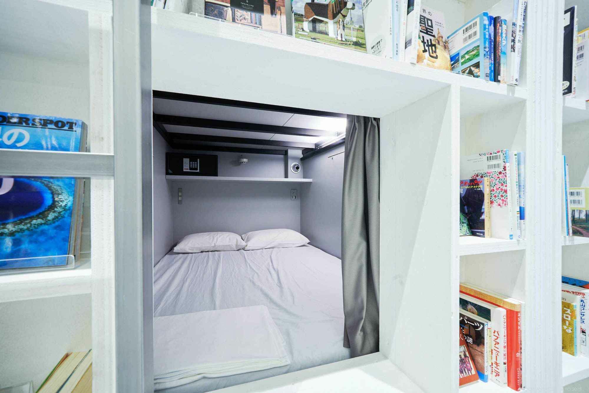 Book And Bed Tokyo Shinsaibashi Hostel Osaka Ngoại thất bức ảnh
